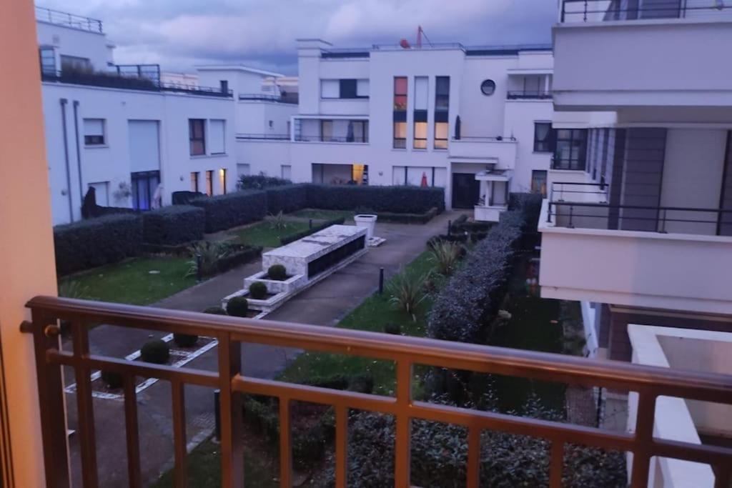 Lotus- 4 Min De Walt Disney-Arrivee Autonome-Parking Et Wifi Gratuit-Proche De Toutes Commodites 5Min De La Vallee Village Chessy  Zewnętrze zdjęcie